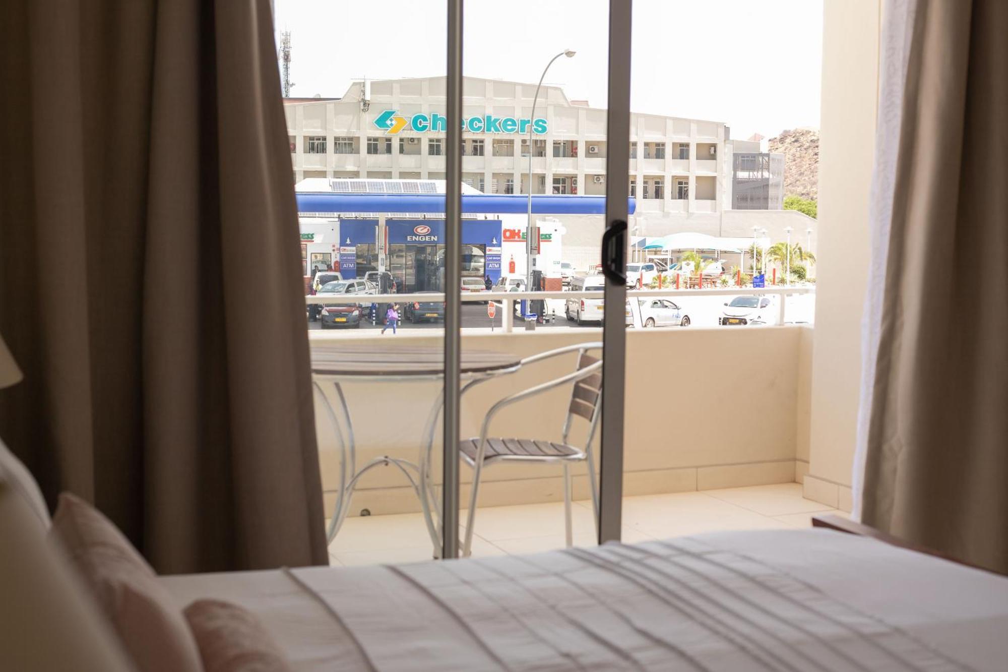 Urban Oasis Apartments At Hidas 빈트후크 외부 사진