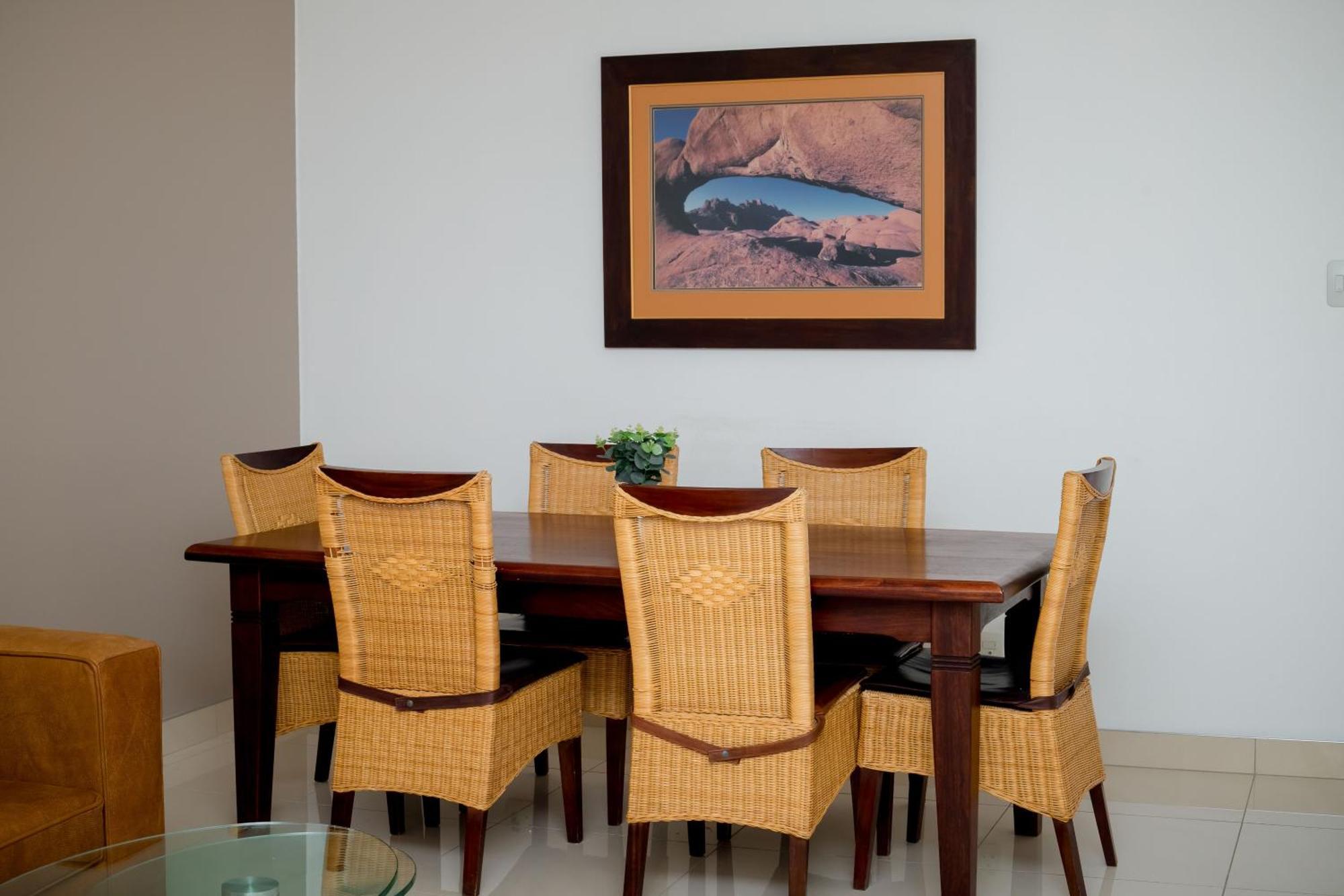 Urban Oasis Apartments At Hidas 빈트후크 외부 사진