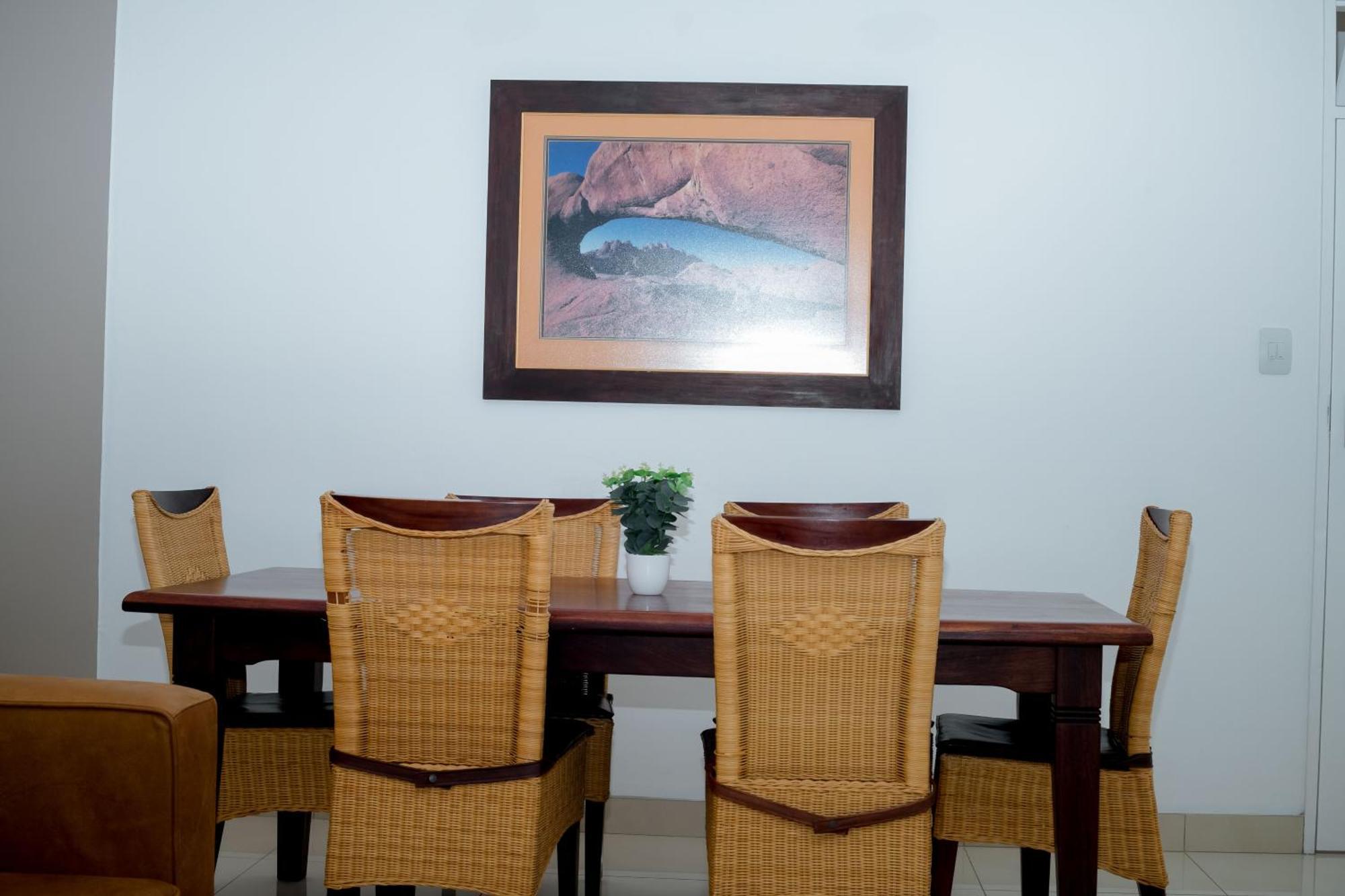 Urban Oasis Apartments At Hidas 빈트후크 외부 사진