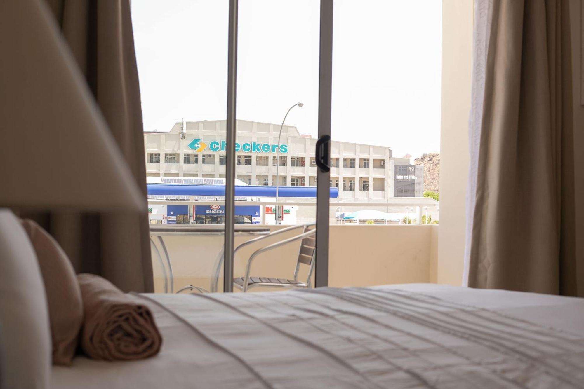 Urban Oasis Apartments At Hidas 빈트후크 외부 사진